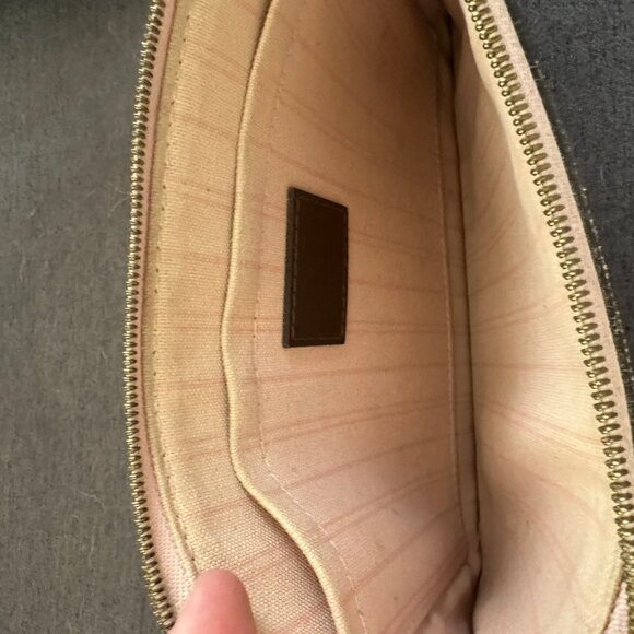 Louis Vuitton Neverfull Pouchette - Rose Ballerine
Make an offer!! - Picture 4 of 4
